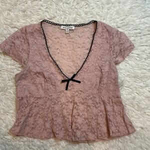 Pretty Garbage Lace Peplum Top sz Medium Pink Excellent V-Neck Bow Cap Sleeve